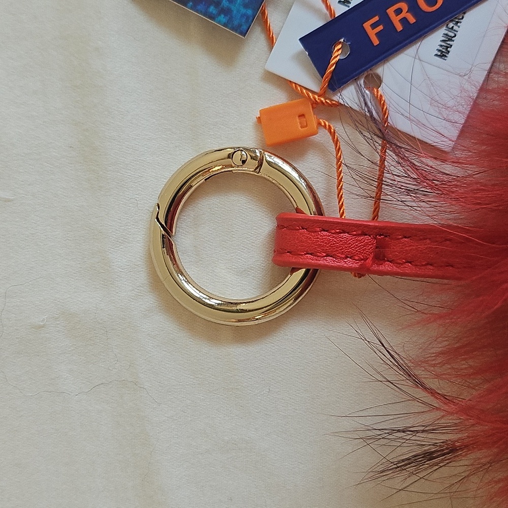 VIOLET RAY Rabbit Fur Charm. - Picture 5 of 5